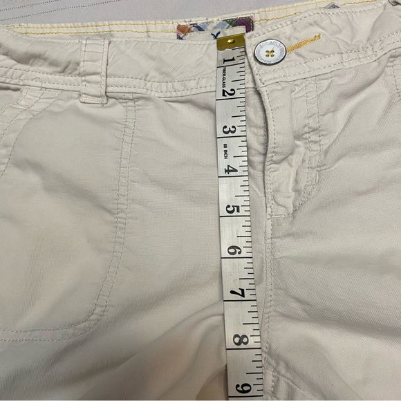 American Eagle Outfitters Womens Cream Shorts EUC size 8 - Picture 12 of 13